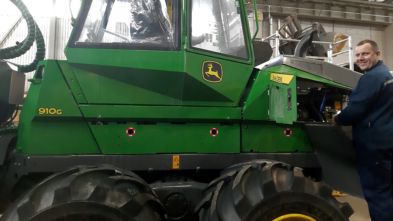 John Deere 910G