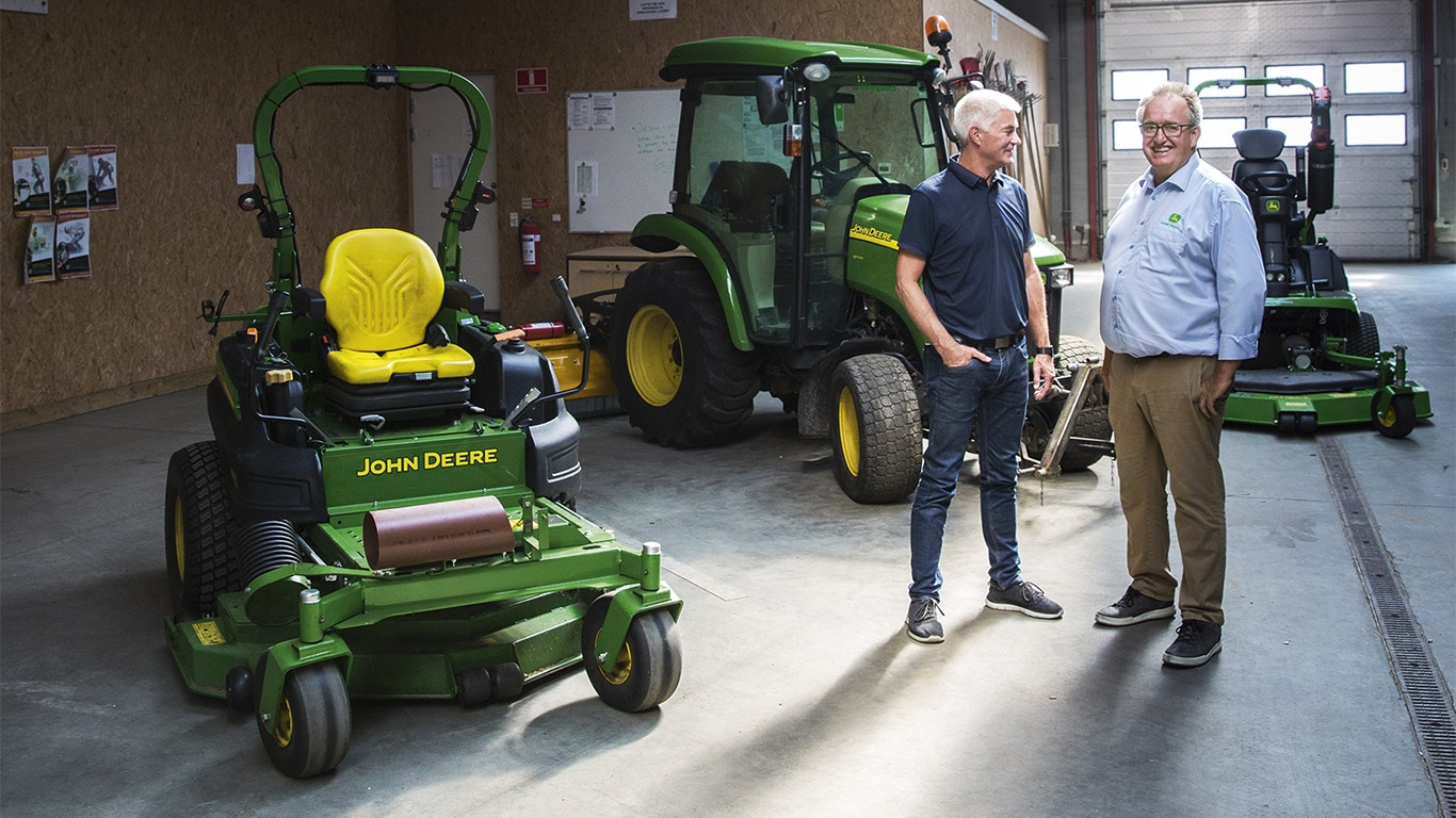 Kommertsniitmine, Machinery Hall, nullpöörderaadiusega murutraktor, üldotstarbeline väiketraktor, klient, edasimüüja, rääkimine