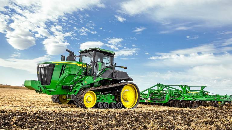 9. seeria traktor l John Deere