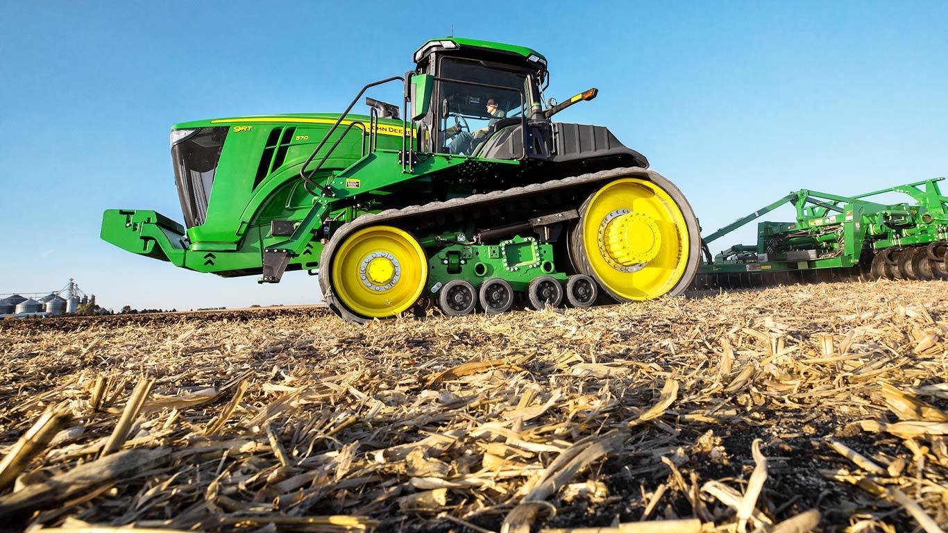 9. seeria traktor l John Deere