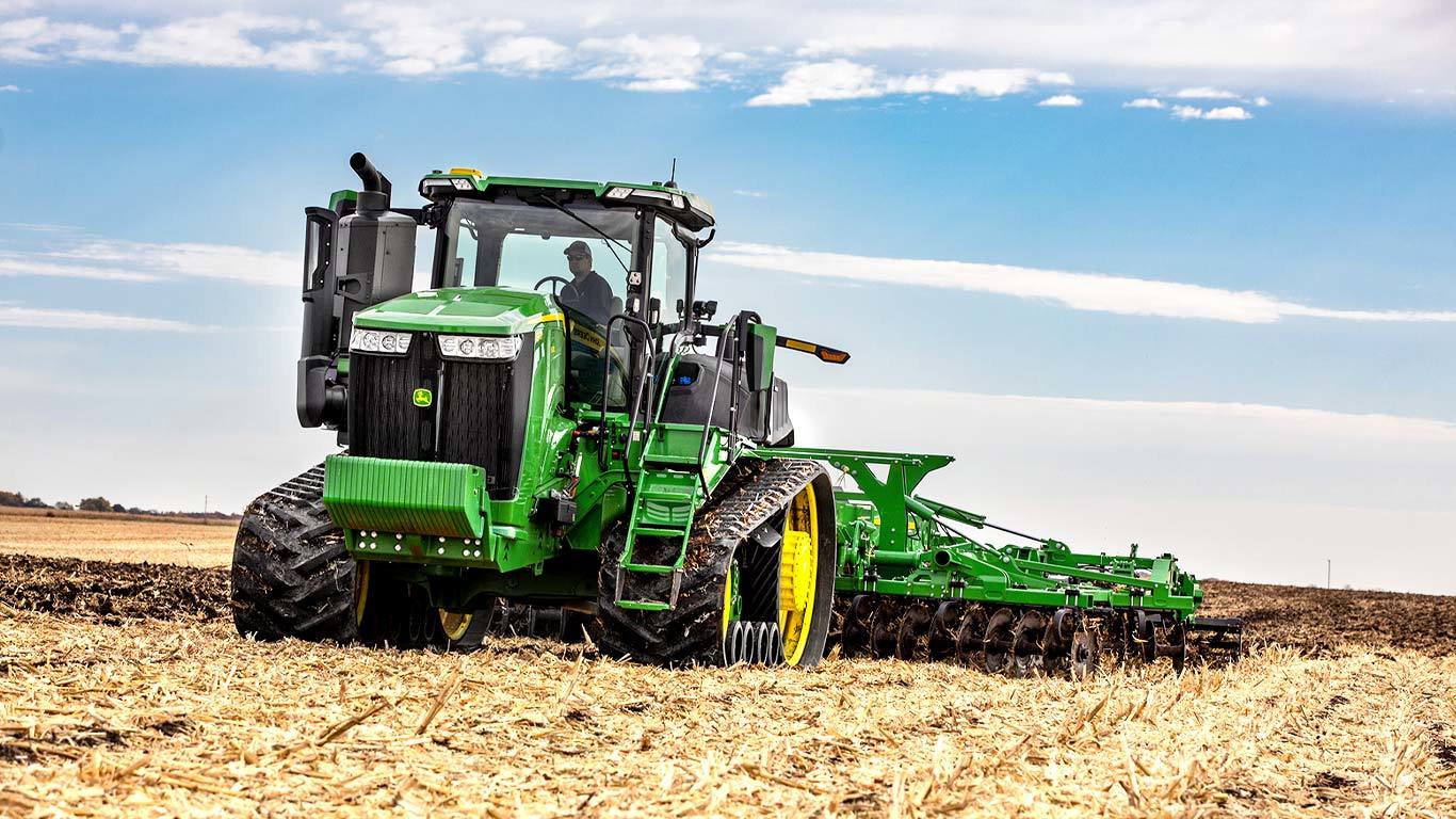 9. seeria traktor l John Deere
