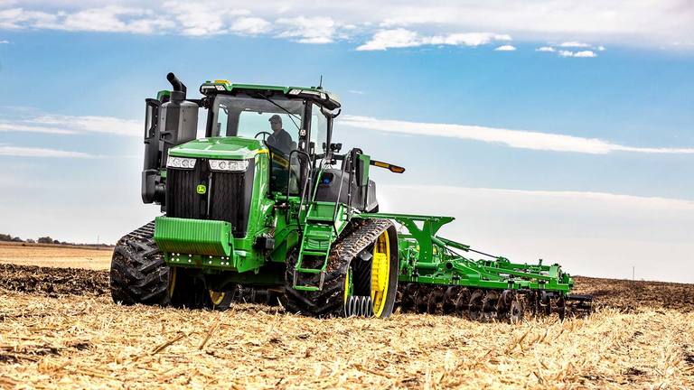 9. seeria traktor l John Deere